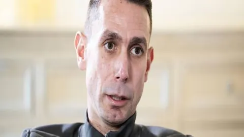 拜仁慕尼黑以5-0横扫法兰克福，阿方索伤退赛场